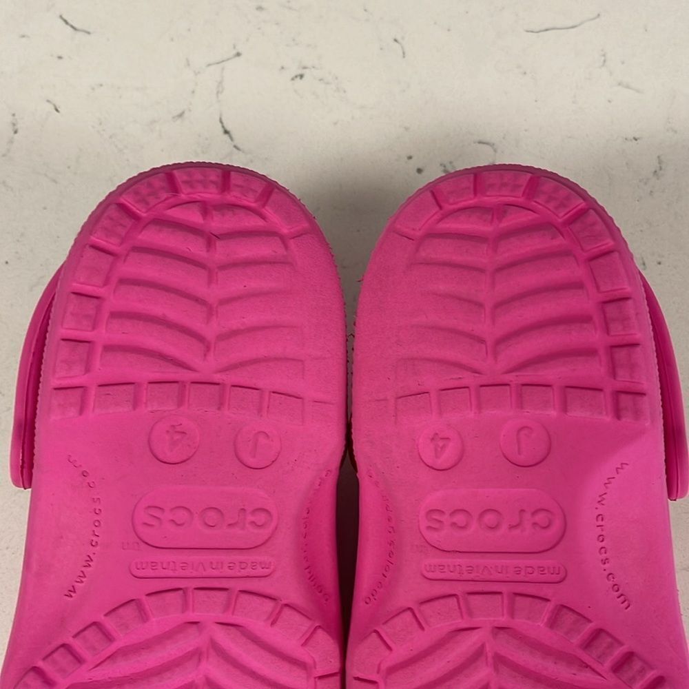 Crocs Classic Clog Size Junior 4 Pink , Barbie Pink, Bubble Gum Pink - Picture 11 of 16